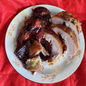 Бедро индейки, фаршированное сливой / черносливом